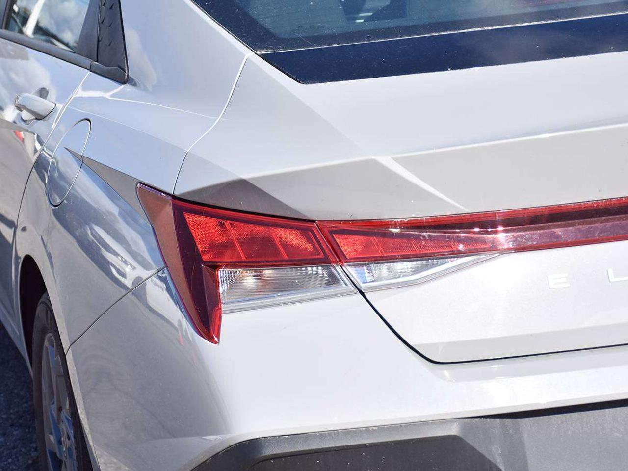 2025 Hyundai Elantra Preferred IVT demo used Photo