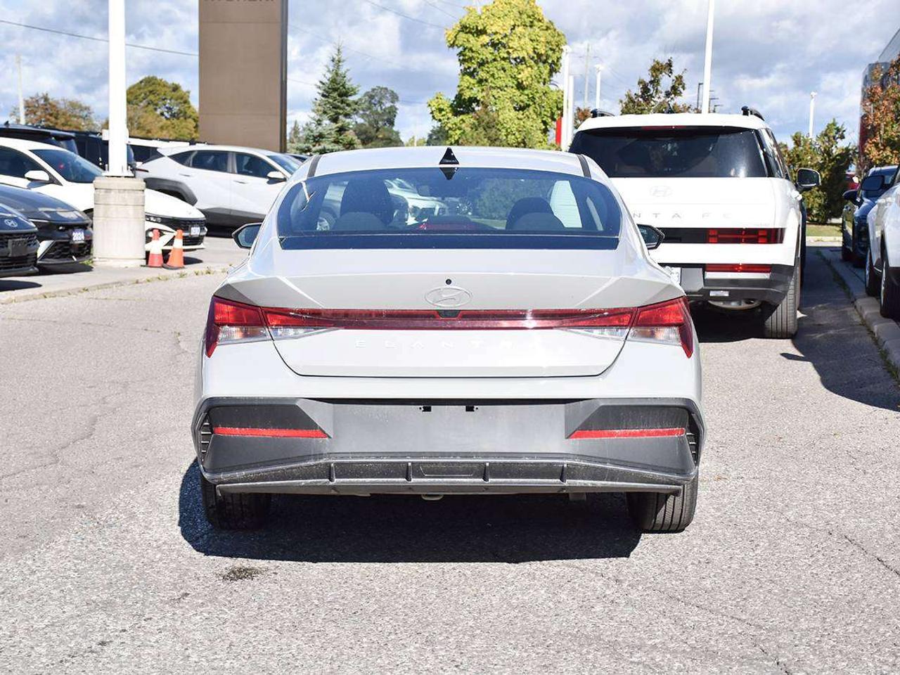 2025 Hyundai Elantra Preferred IVT demo used Photo
