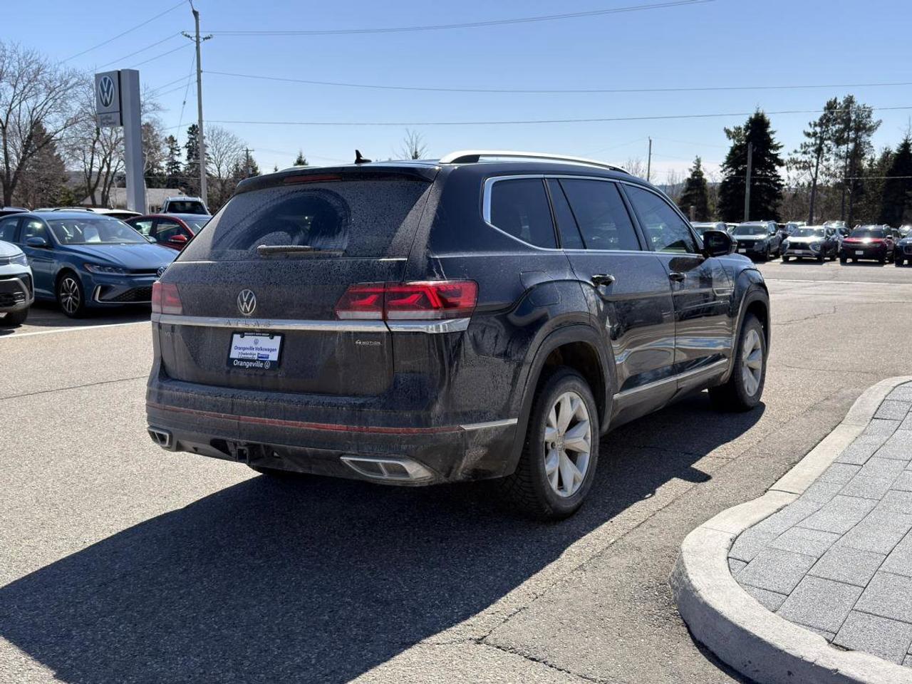 2023 Volkswagen Atlas  Photo2