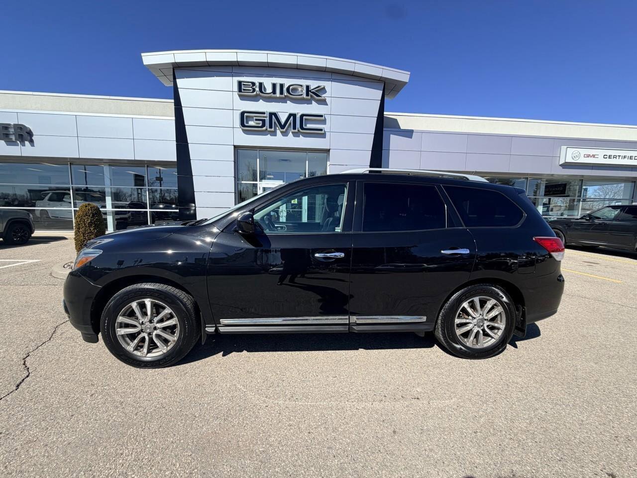 2015 Nissan Pathfinder SLSL, 3.5L V6, ALLOYS, LEATHER, 7-PASS, 1-OWNER, C Photo2