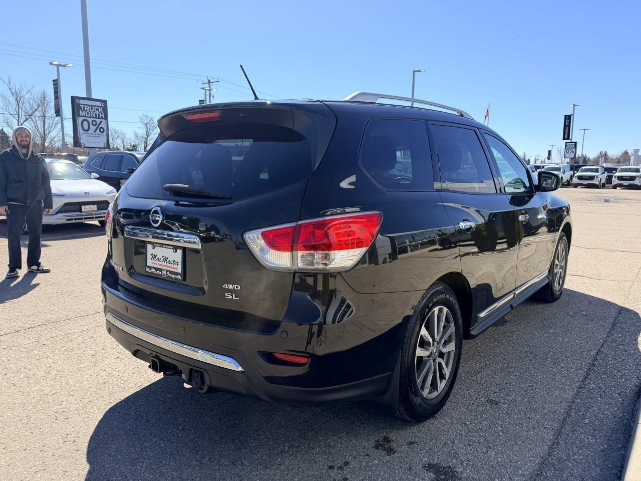 2015 Nissan Pathfinder SLSL, 3.5L V6, ALLOYS, LEATHER, 7-PASS, 1-OWNER, C Photo