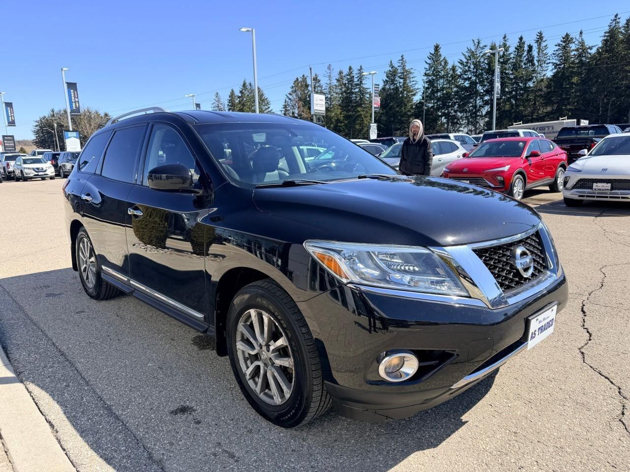 2015 Nissan Pathfinder SLSL, 3.5L V6, ALLOYS, LEATHER, 7-PASS, 1-OWNER, C Photo