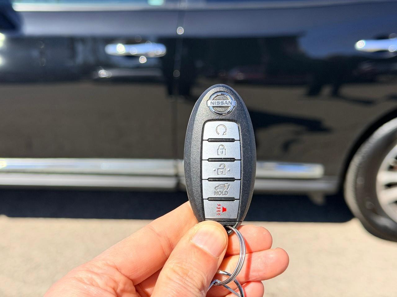 2015 Nissan Pathfinder SLSL, 3.5L V6, ALLOYS, LEATHER, 7-PASS, 1-OWNER, C Photo