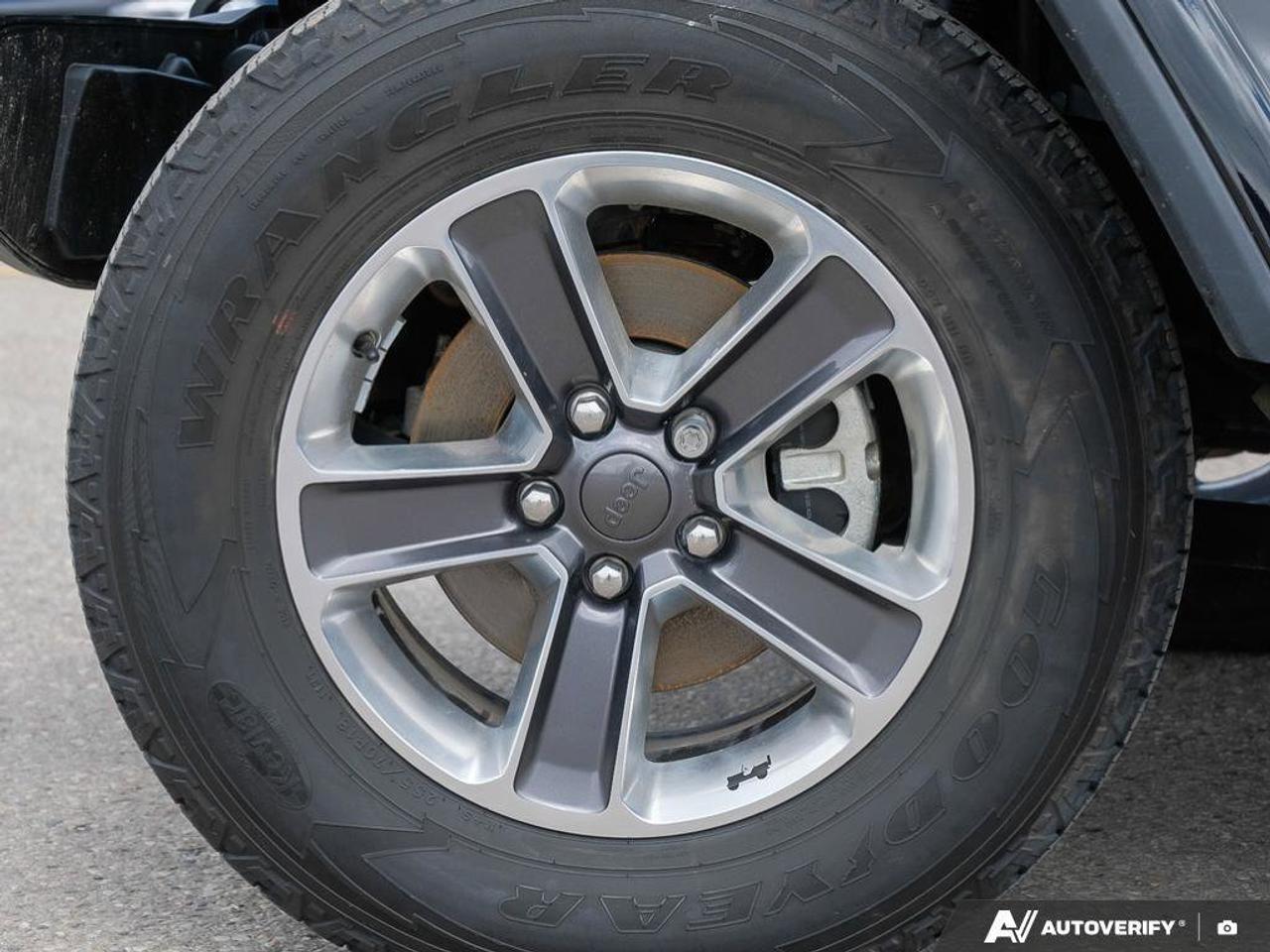 2020 Jeep WRANGLER UNLIMITED SaharaSAHARA, 3.6L V6, 4X4, ALLOYS, LEATHER, CERTI Photo