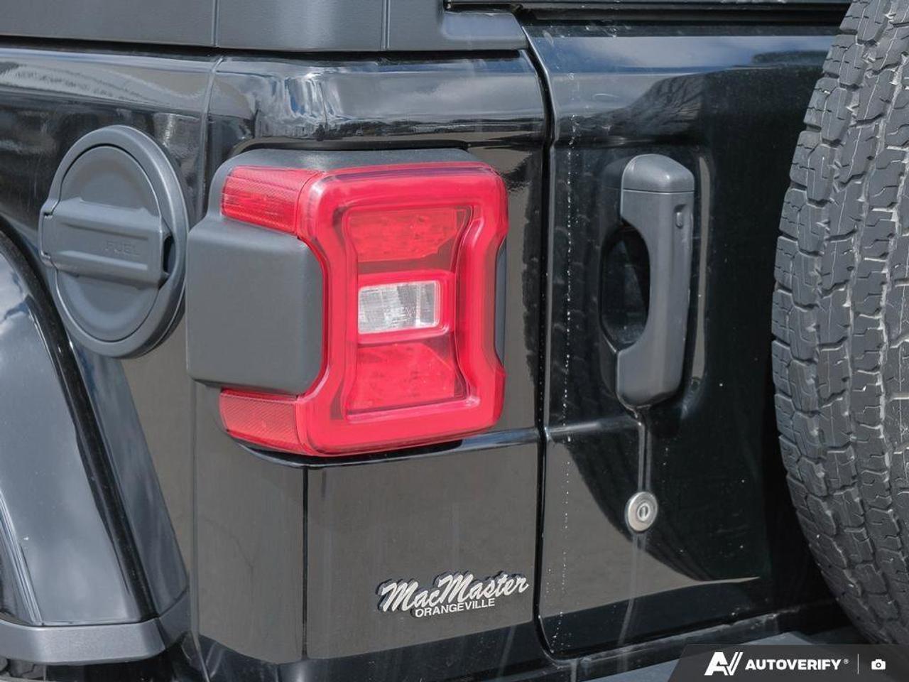 2020 Jeep WRANGLER UNLIMITED SaharaSAHARA, 3.6L V6, 4X4, ALLOYS, LEATHER, CERTI Photo