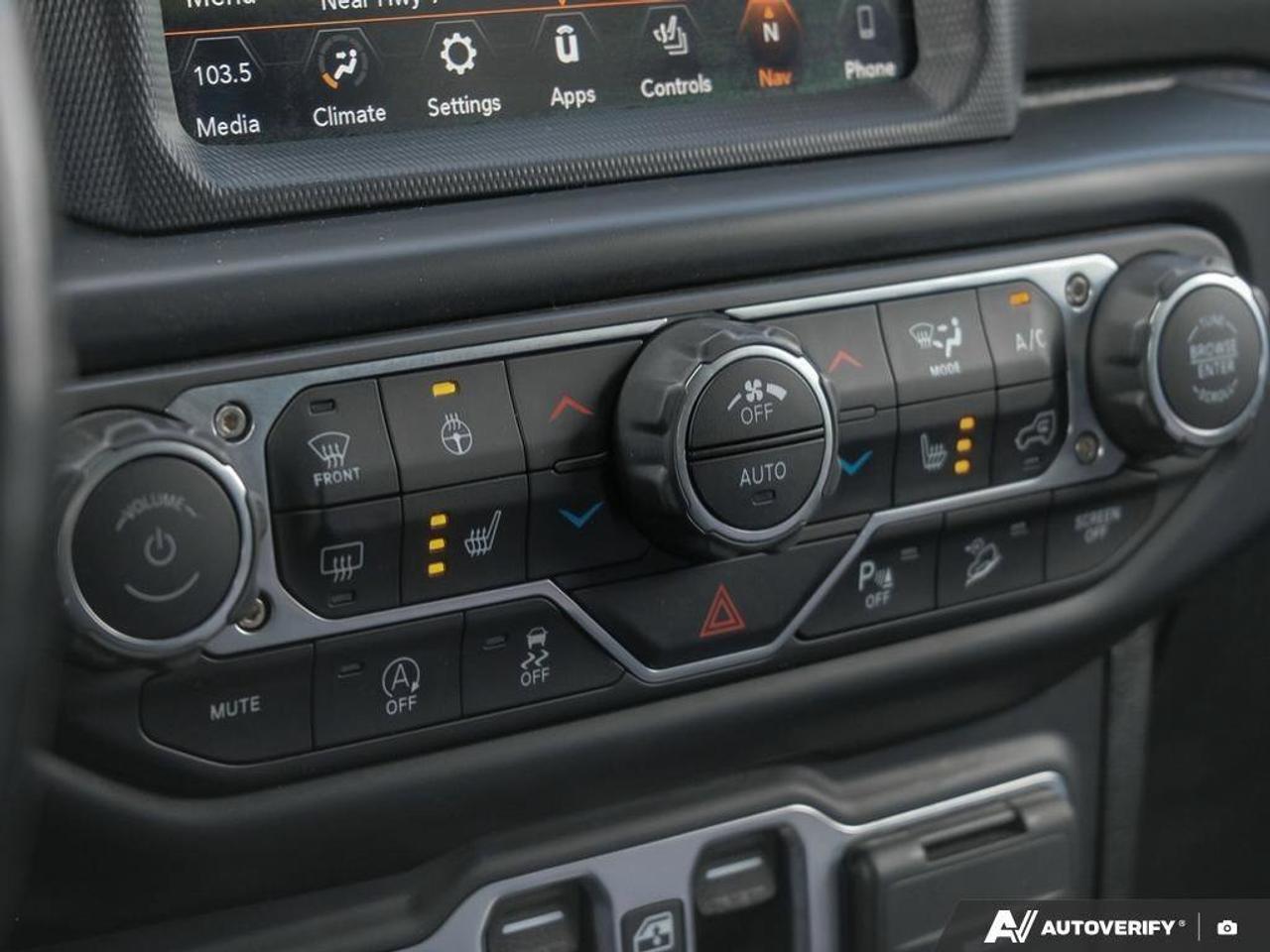 2020 Jeep WRANGLER UNLIMITED SaharaSAHARA, 3.6L V6, 4X4, ALLOYS, LEATHER, CERTI Photo