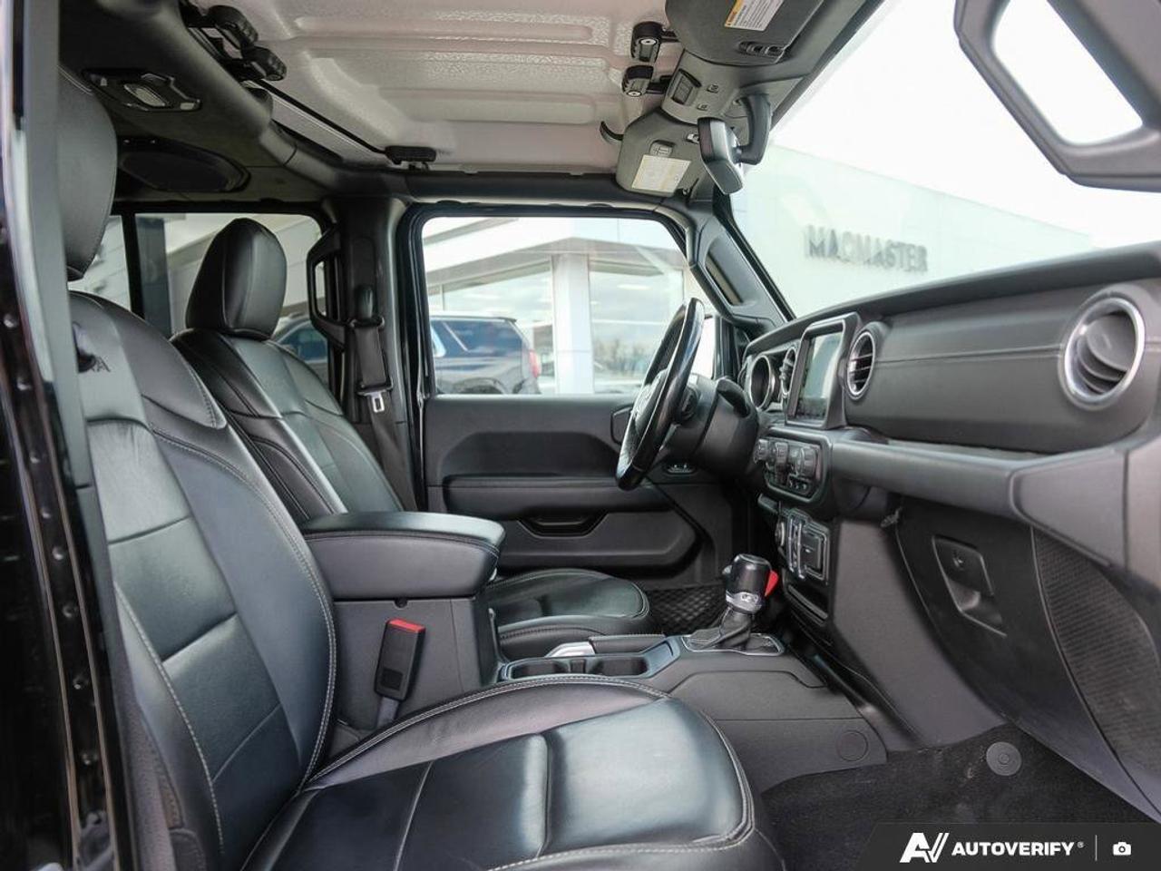 2020 Jeep WRANGLER UNLIMITED SaharaSAHARA, 3.6L V6, 4X4, ALLOYS, LEATHER, CERTI Photo