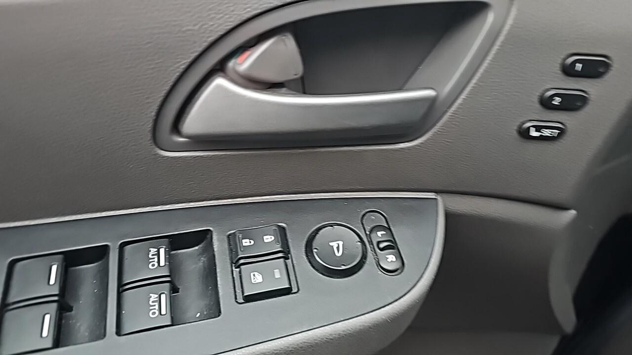 2012 Honda Odyssey 4dr Wgn Touring w/RES/DVD/Loaded/Navegation/Leathe Photo