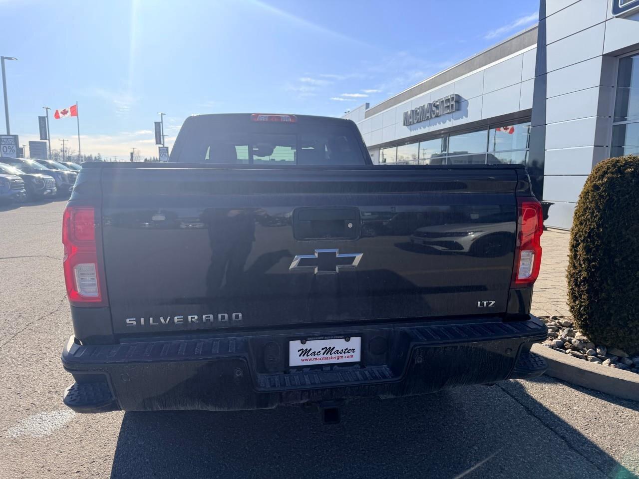 2017 Chevrolet Silverado 1500 4WD Crew Cab 153.0  LTZ w-2LZ Photo4