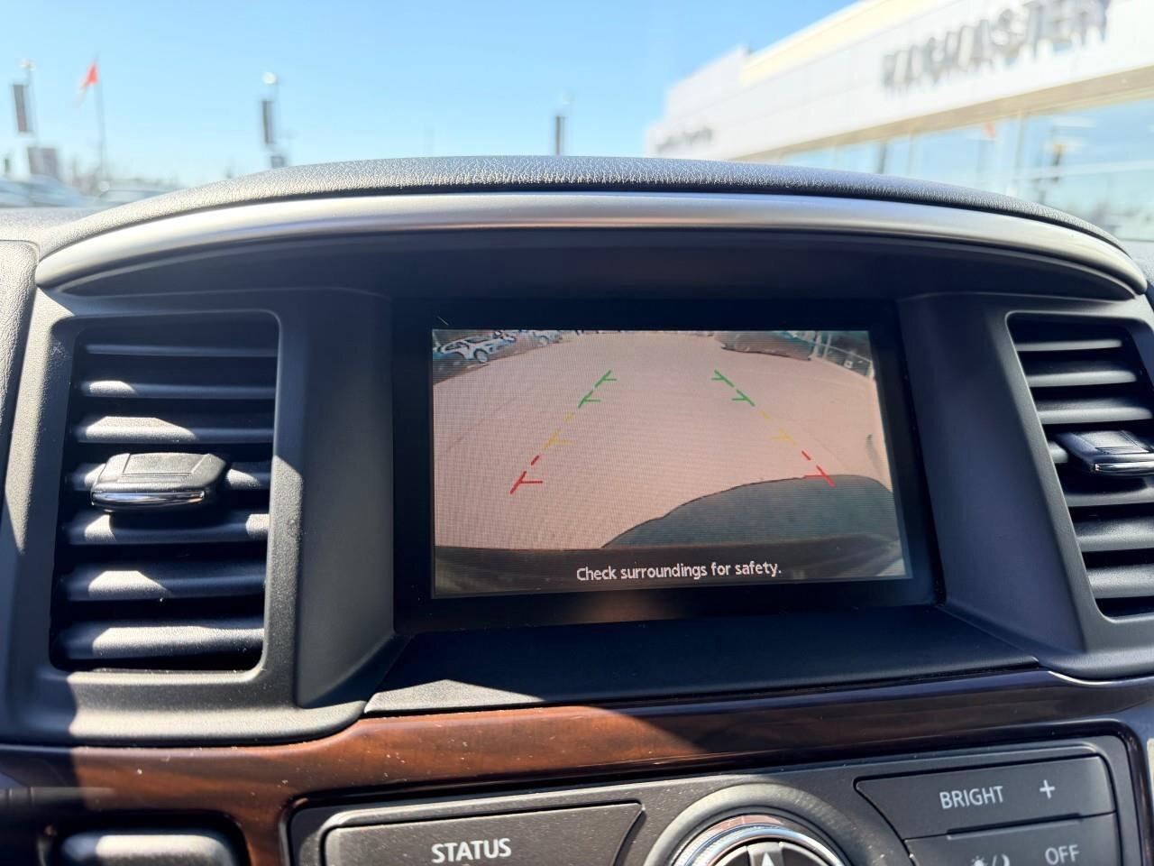 2015 Nissan Pathfinder SLSL, 3.5L V6, ALLOYS, LEATHER, 7-PASS, 1-OWNER, C Photo