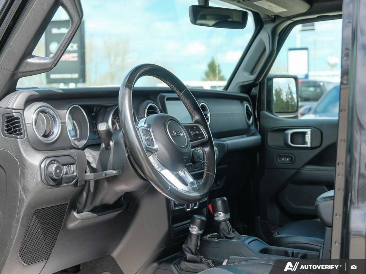 2020 Jeep WRANGLER UNLIMITED SaharaSAHARA, 3.6L V6, 4X4, ALLOYS, LEATHER, CERTI Photo