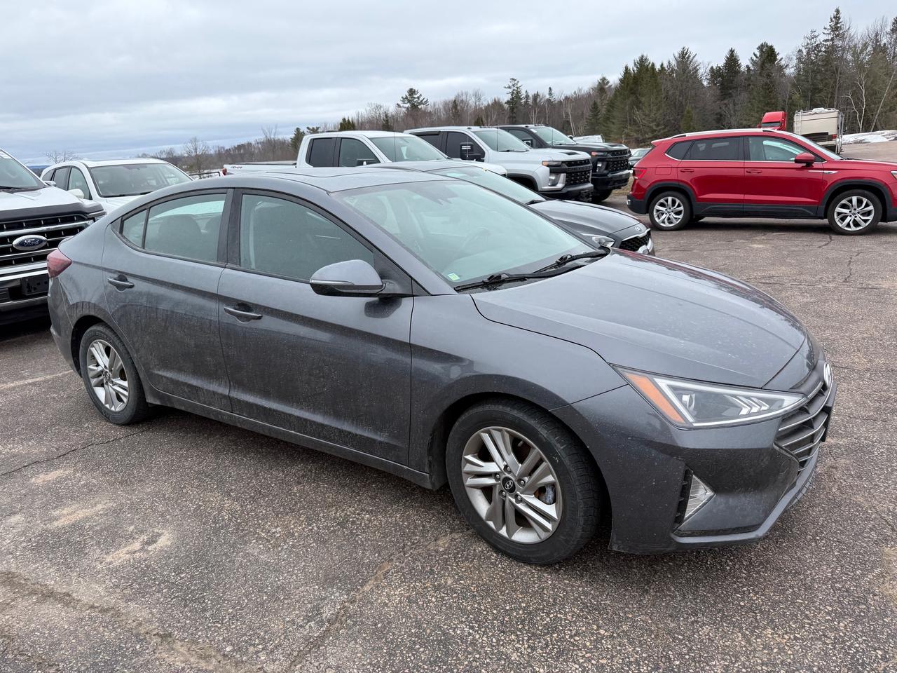 2020 Hyundai Elantra Preferred w/Sun & Safety Package 4dr Sedan Photo3