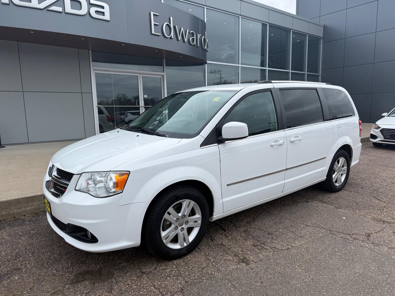 2017 Dodge Grand Caravan Crew Passenger Van Photo3