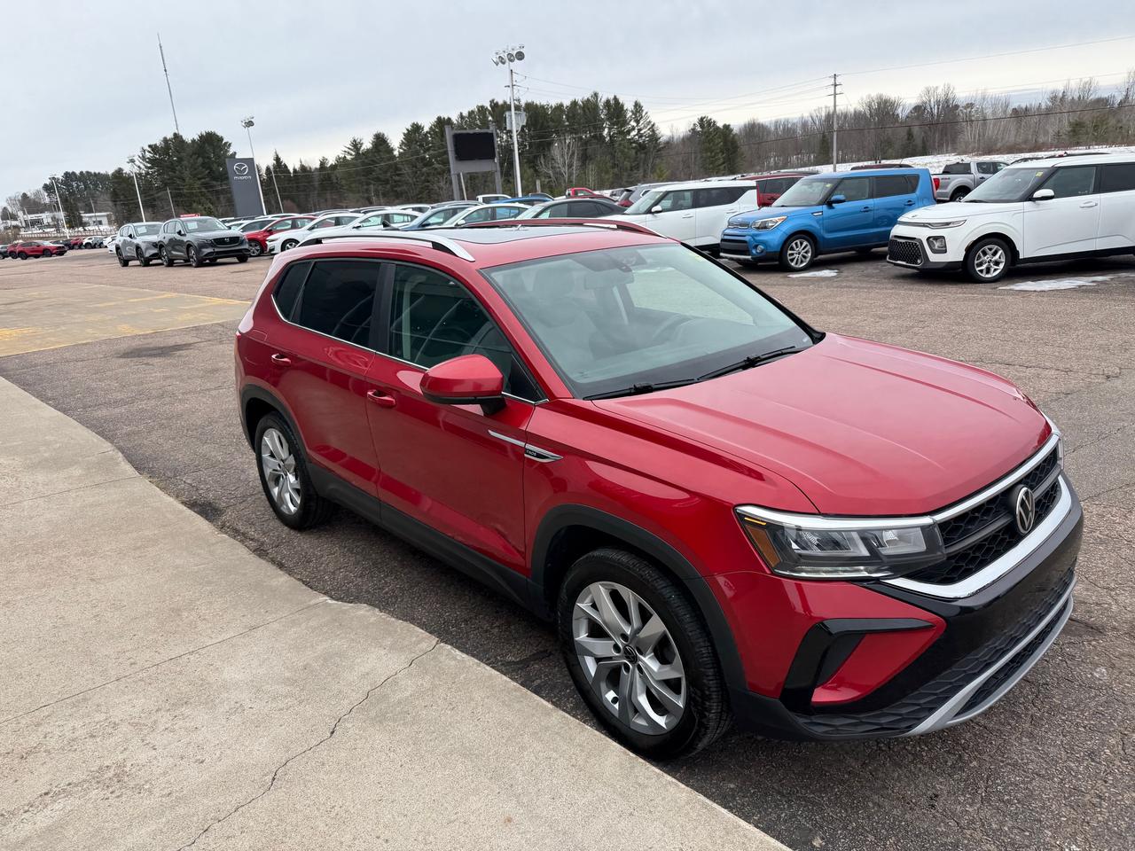 2022 Volkswagen Taos Comfortline 4dr All-Wheel Drive 4MOTION Photo