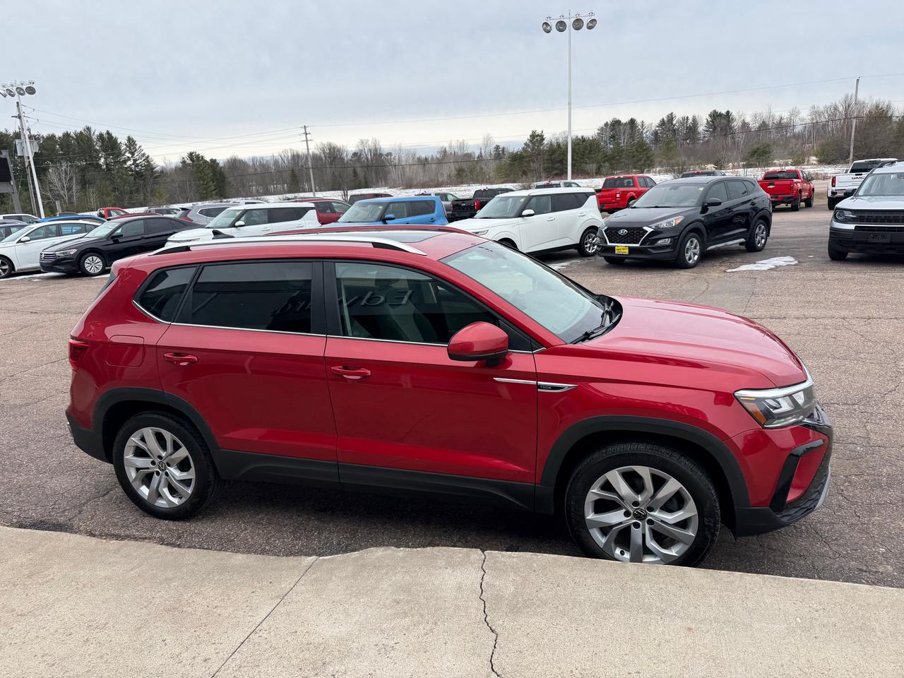 2022 Volkswagen Taos Comfortline 4dr All-Wheel Drive 4MOTION Photo