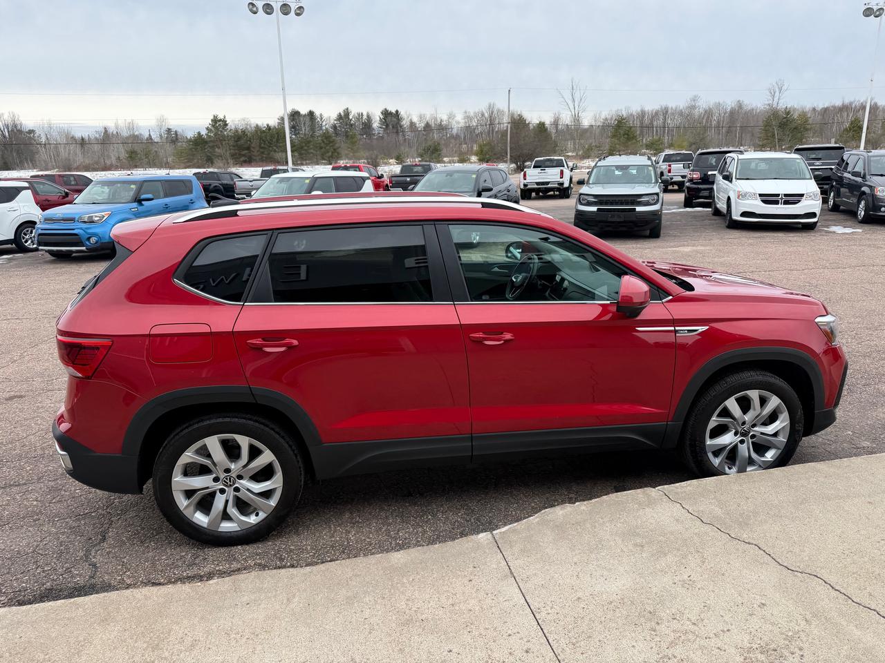 2022 Volkswagen Taos Comfortline 4dr All-Wheel Drive 4MOTION Photo