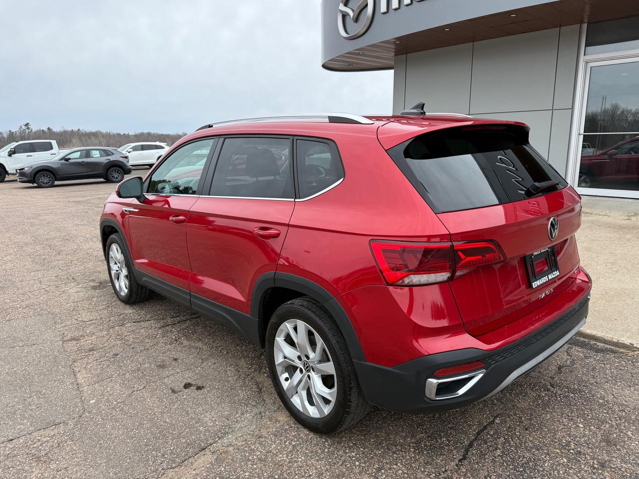 2022 Volkswagen Taos Comfortline 4dr All-Wheel Drive 4MOTION Photo