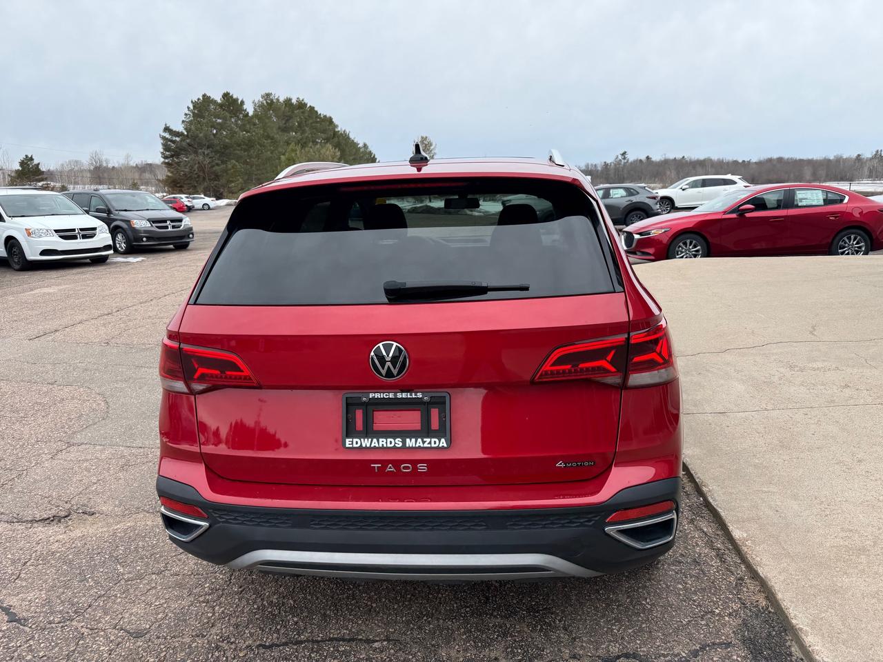 2022 Volkswagen Taos Comfortline 4dr All-Wheel Drive 4MOTION Photo