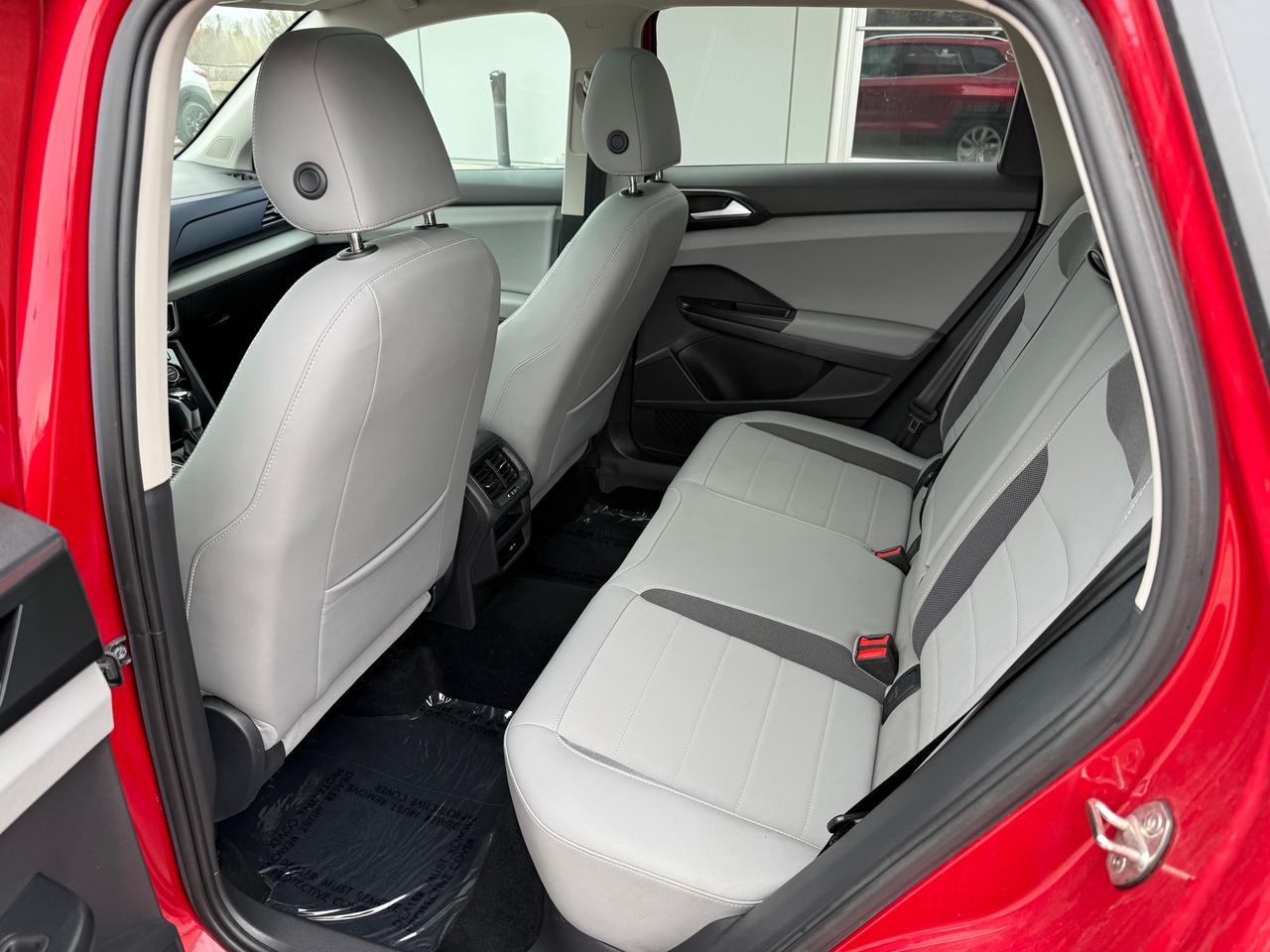 2022 Volkswagen Taos Comfortline 4dr All-Wheel Drive 4MOTION Photo