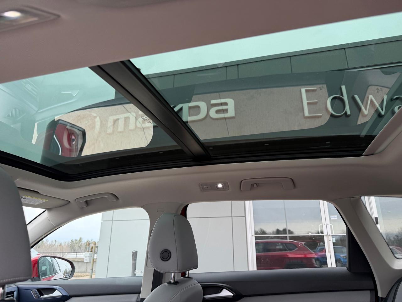 2022 Volkswagen Taos Comfortline 4dr All-Wheel Drive 4MOTION Photo