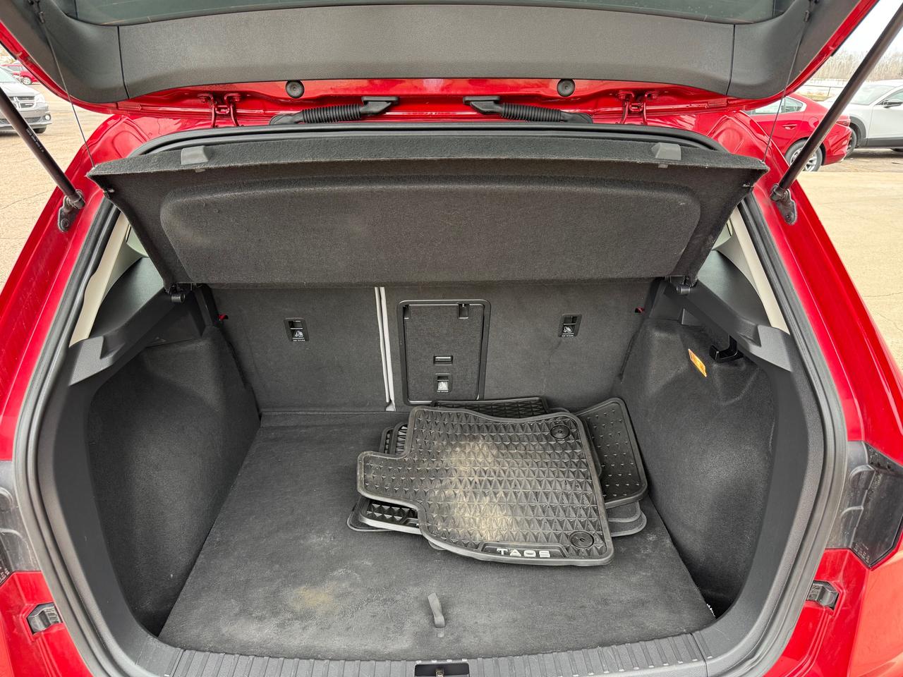 2022 Volkswagen Taos Comfortline 4dr All-Wheel Drive 4MOTION Photo