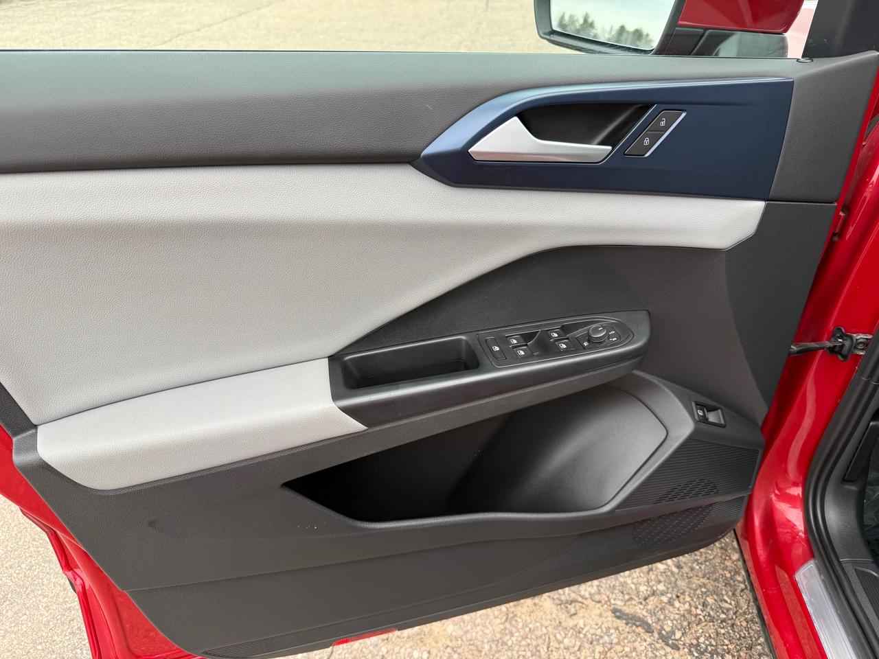 2022 Volkswagen Taos Comfortline 4dr All-Wheel Drive 4MOTION Photo