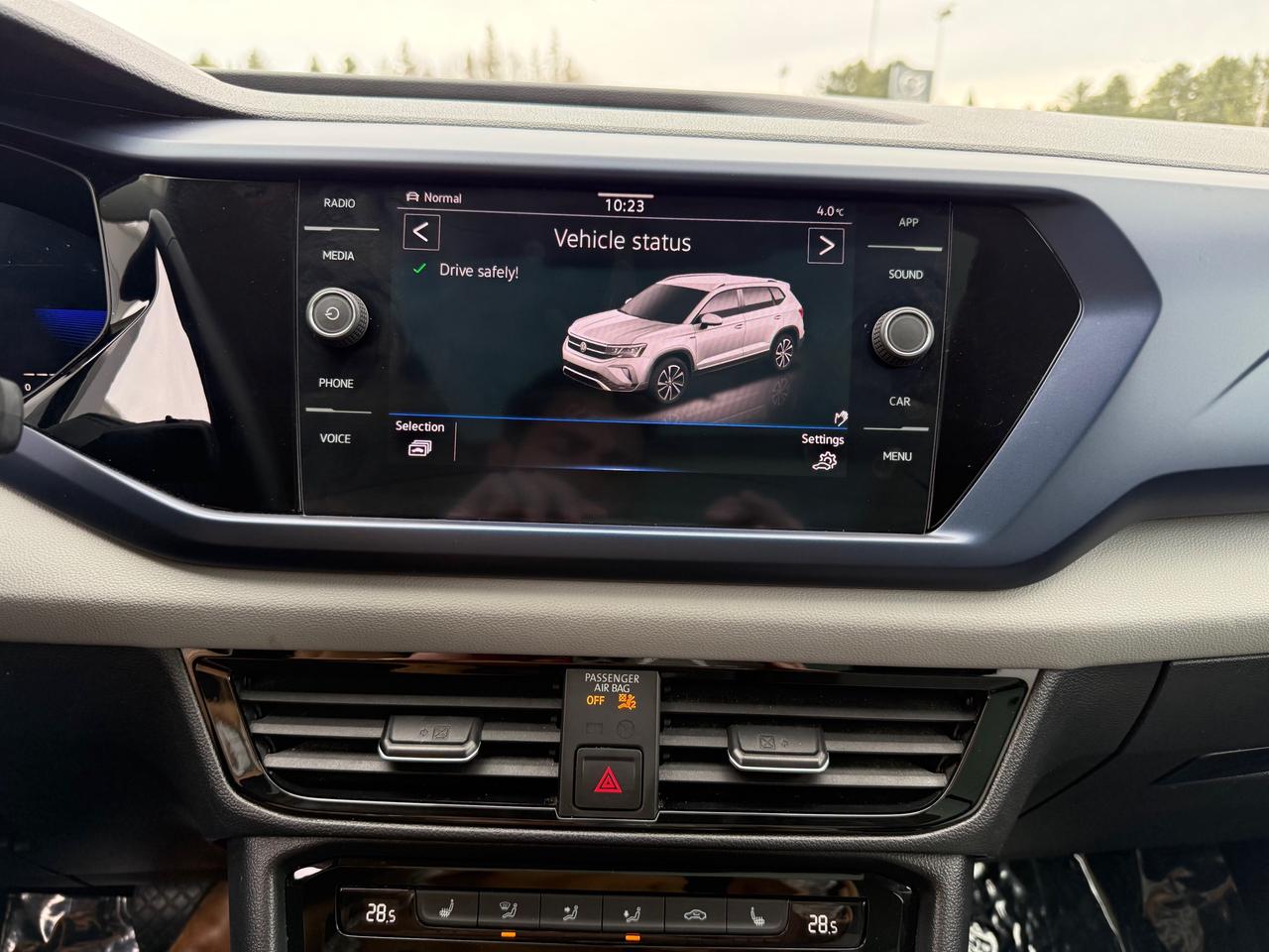 2022 Volkswagen Taos Comfortline 4dr All-Wheel Drive 4MOTION Photo