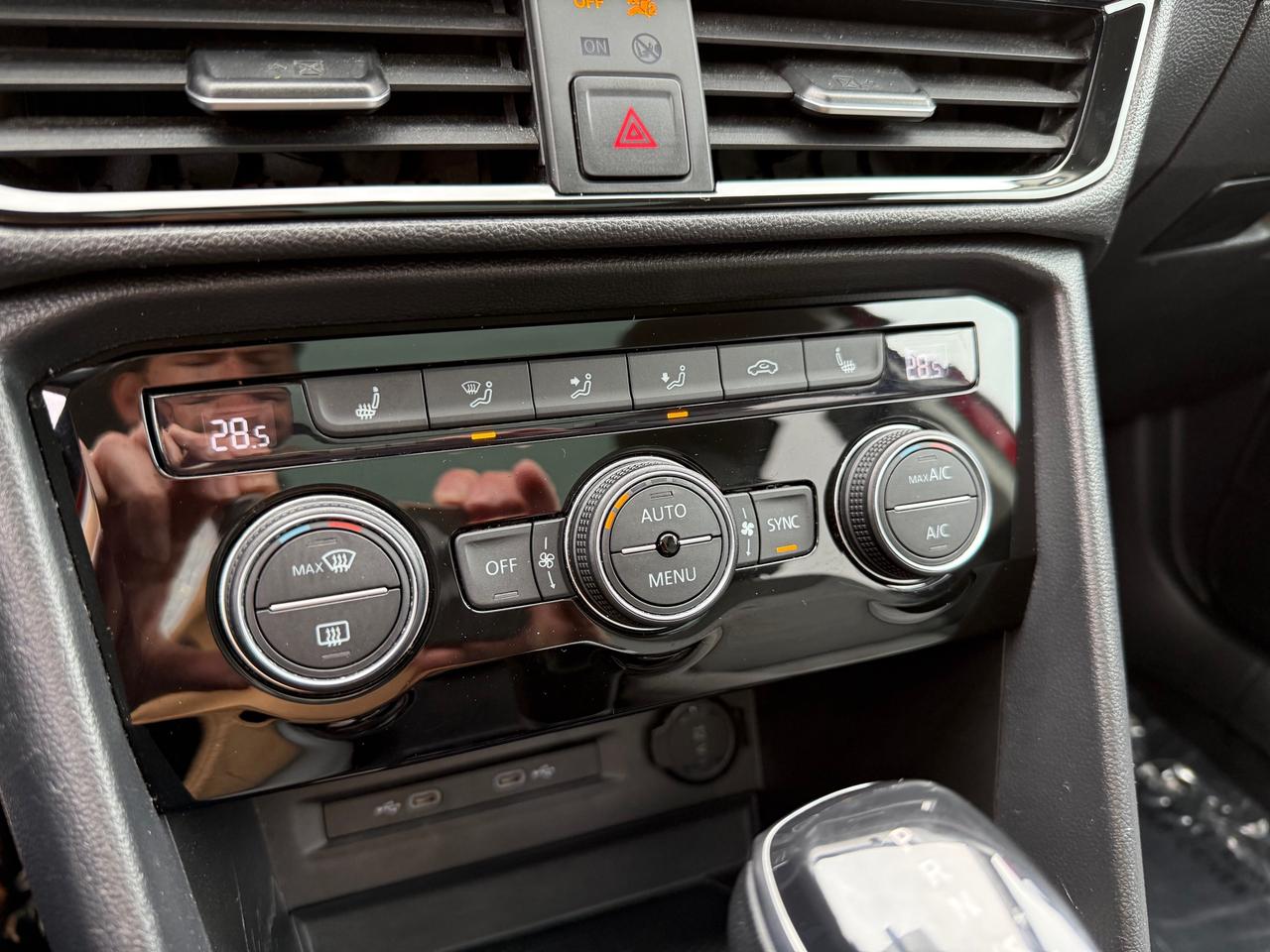 2022 Volkswagen Taos Comfortline 4dr All-Wheel Drive 4MOTION Photo