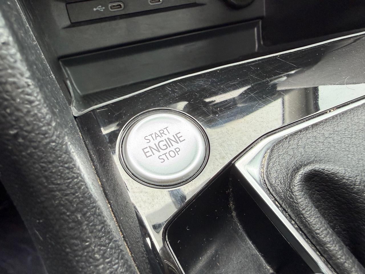 2022 Volkswagen Taos Comfortline 4dr All-Wheel Drive 4MOTION Photo