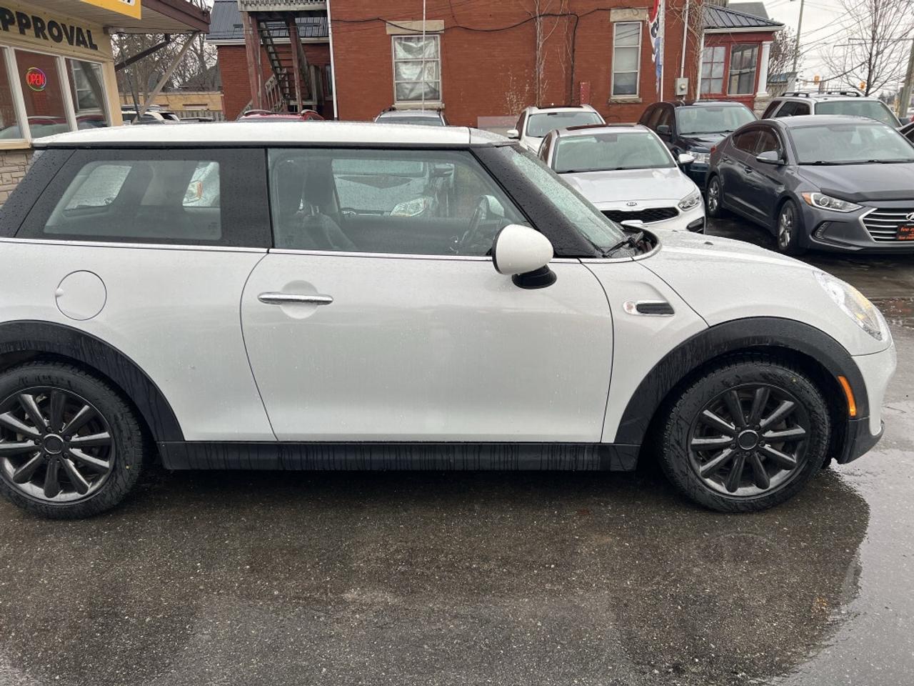 2016 MINI Cooper Hardtop 3dr Hatchback Photo