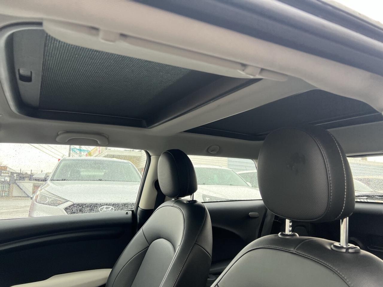 2016 MINI Cooper Hardtop 3dr Hatchback Photo