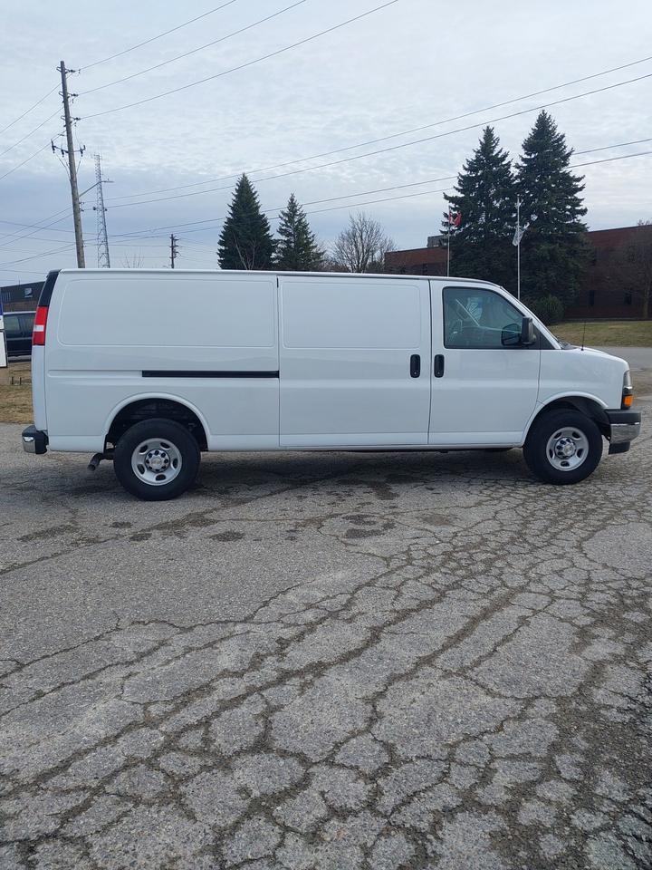 2024 Chevrolet Express 2500 Extended Cargo Van Photo