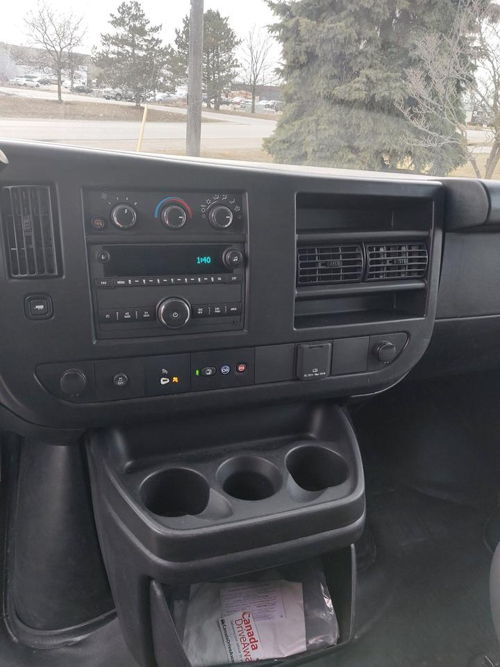 2024 Chevrolet Express 2500 Extended Cargo Van Photo