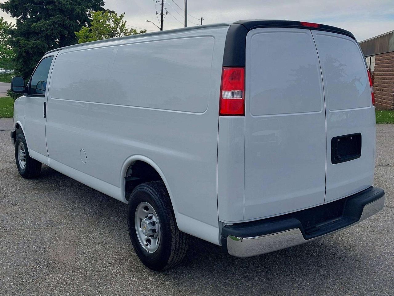 2024 Chevrolet Express 2500 Extended Cargo Van Photo2