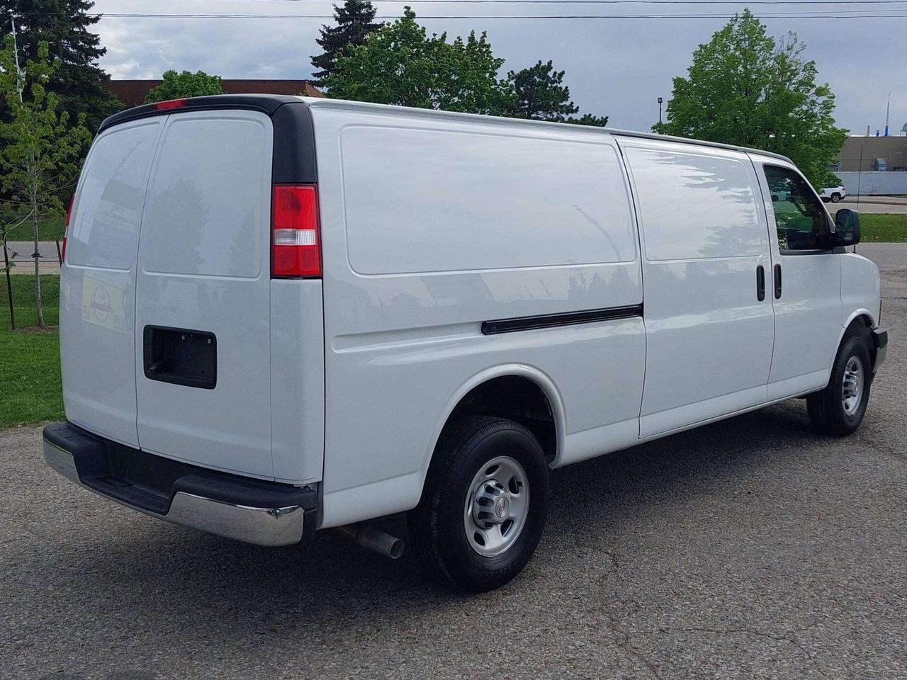 2024 Chevrolet Express 2500 Extended Cargo Van Photo4