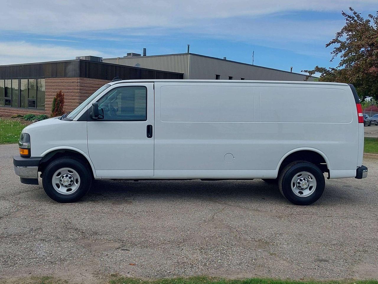 2024 Chevrolet Express 2500 Extended Cargo Van Photo