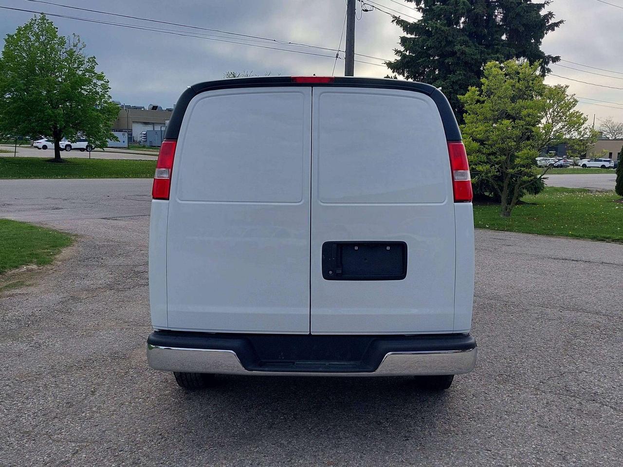 2024 Chevrolet Express 2500 Extended Cargo Van Photo