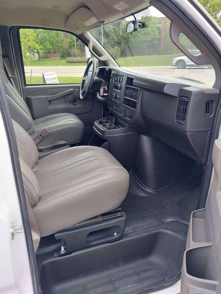 2024 Chevrolet Express 2500 Extended Cargo Van Photo