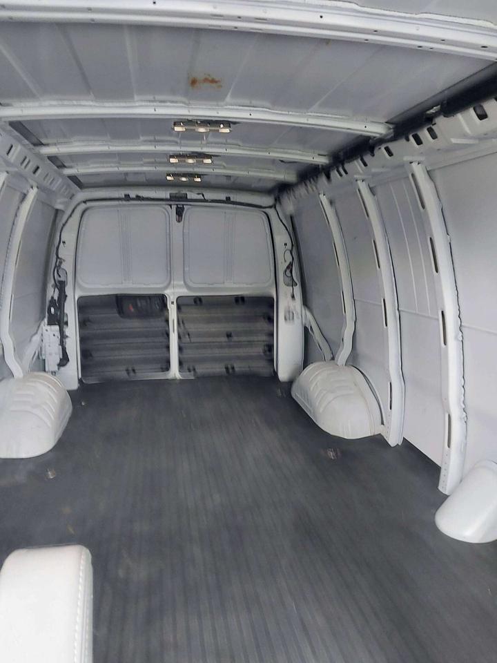 2024 Chevrolet Express 2500 Extended Cargo Van Photo
