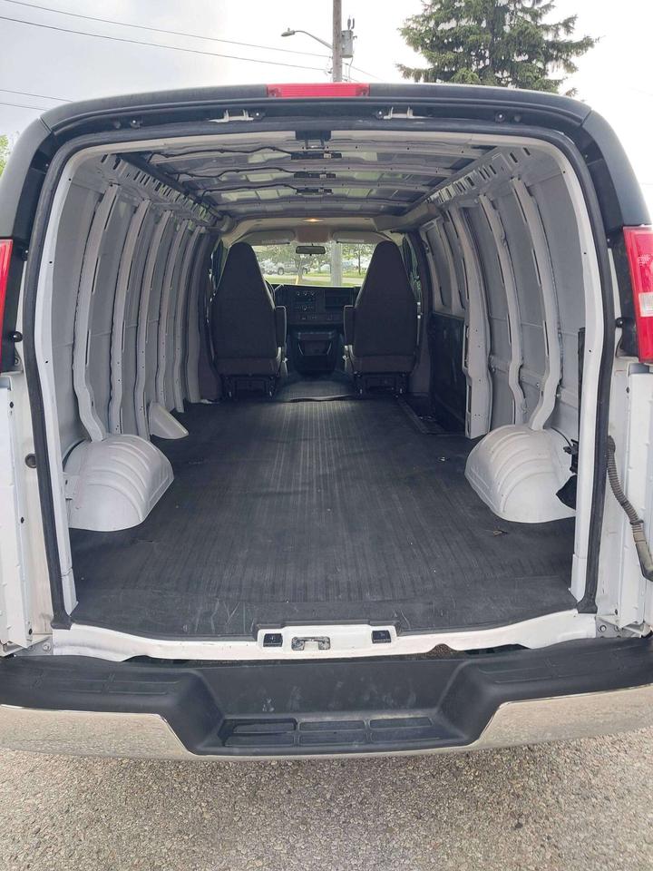 2024 Chevrolet Express 2500 Extended Cargo Van Photo