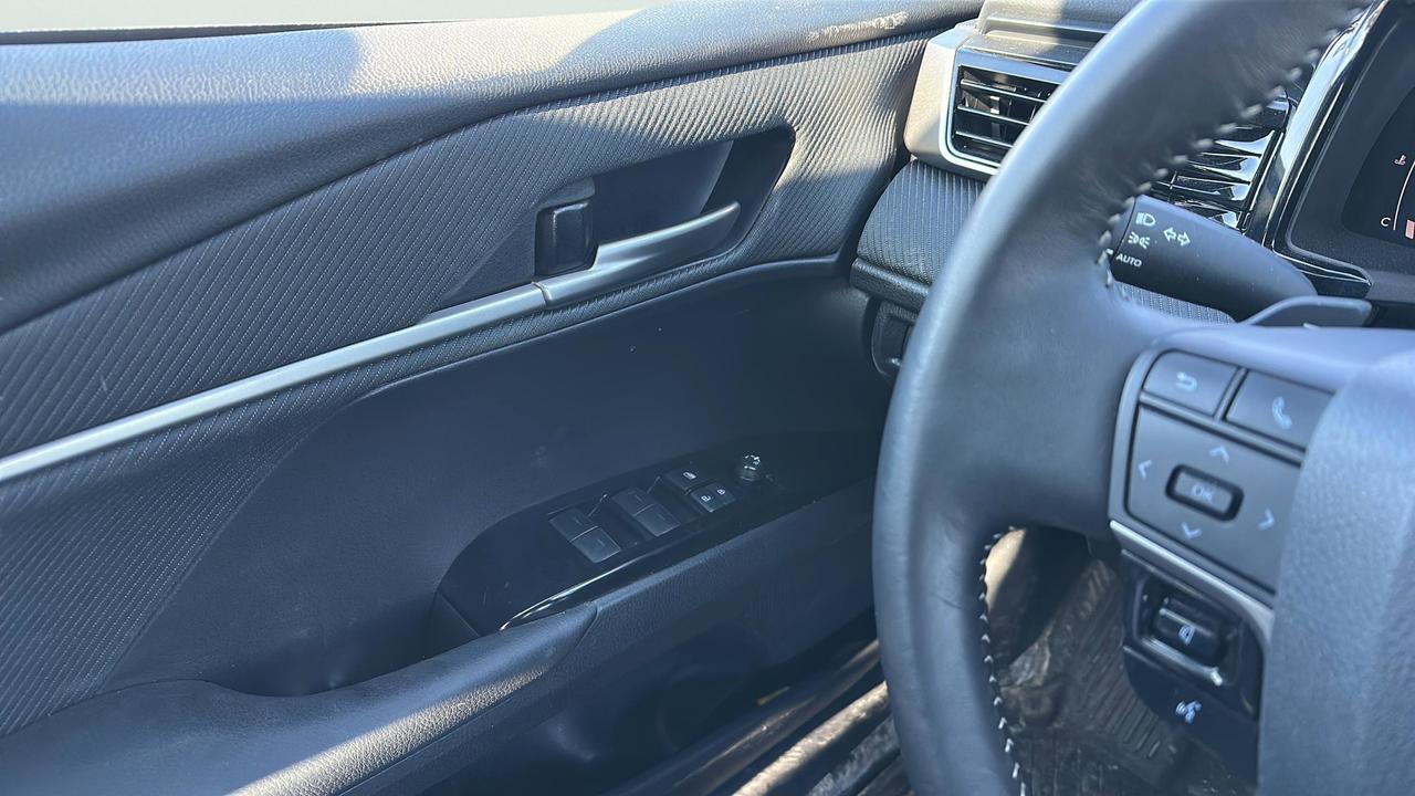 2025 Toyota Camry SE CVT Photo