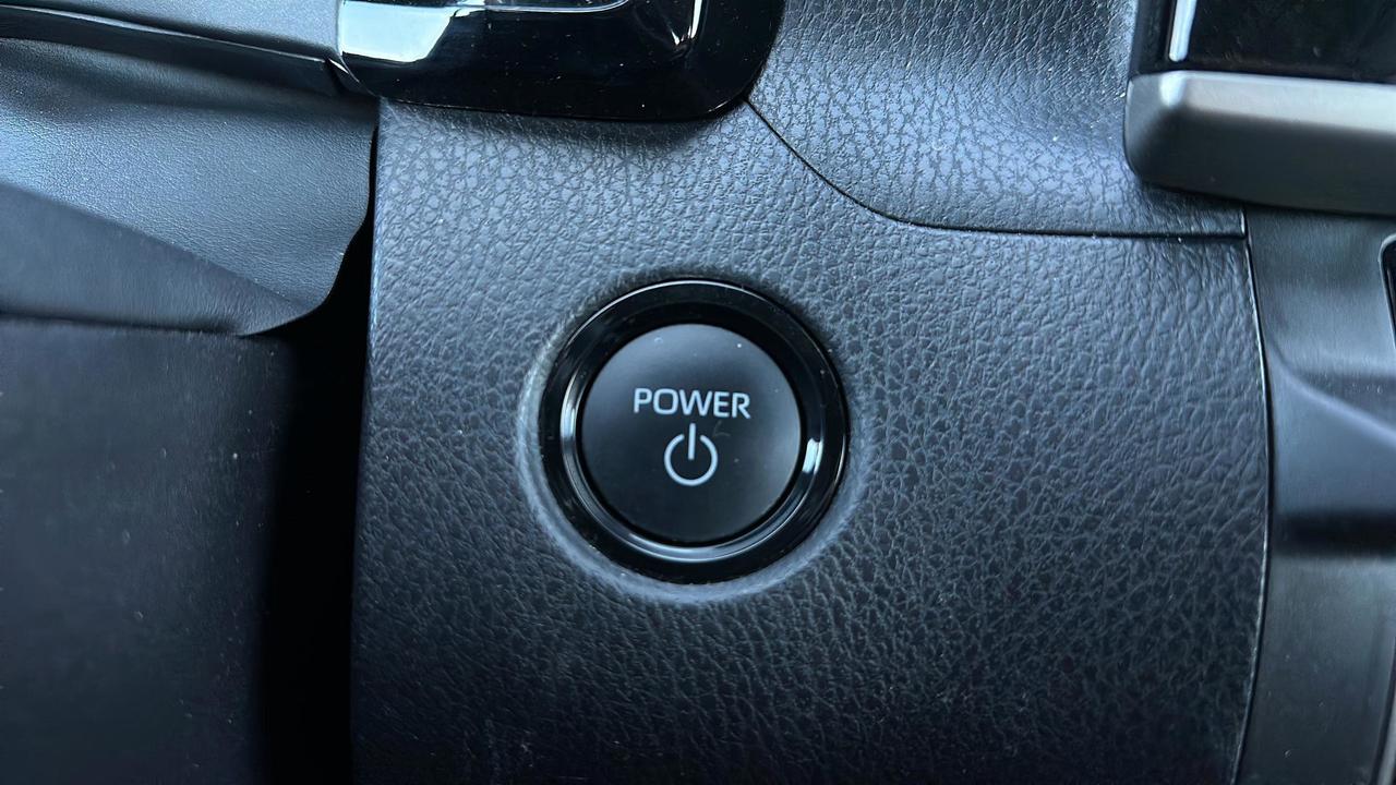 2025 Toyota Camry SE CVT Photo