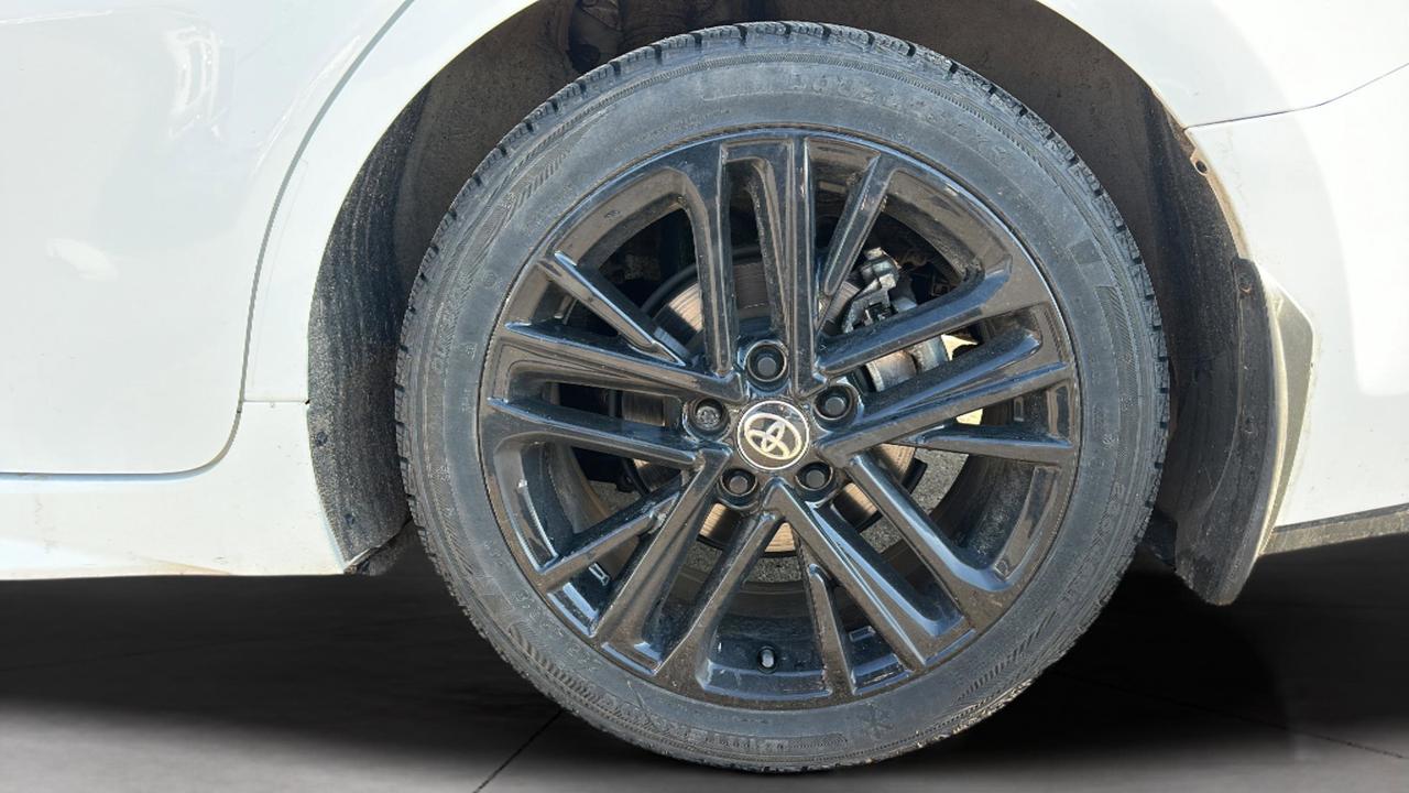 2025 Toyota Camry SE CVT Photo