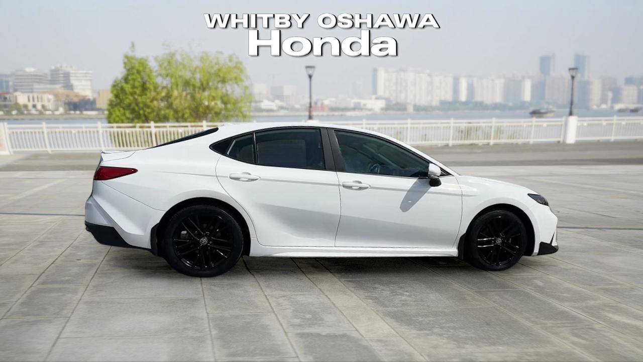2025 Toyota Camry SE CVT Photo
