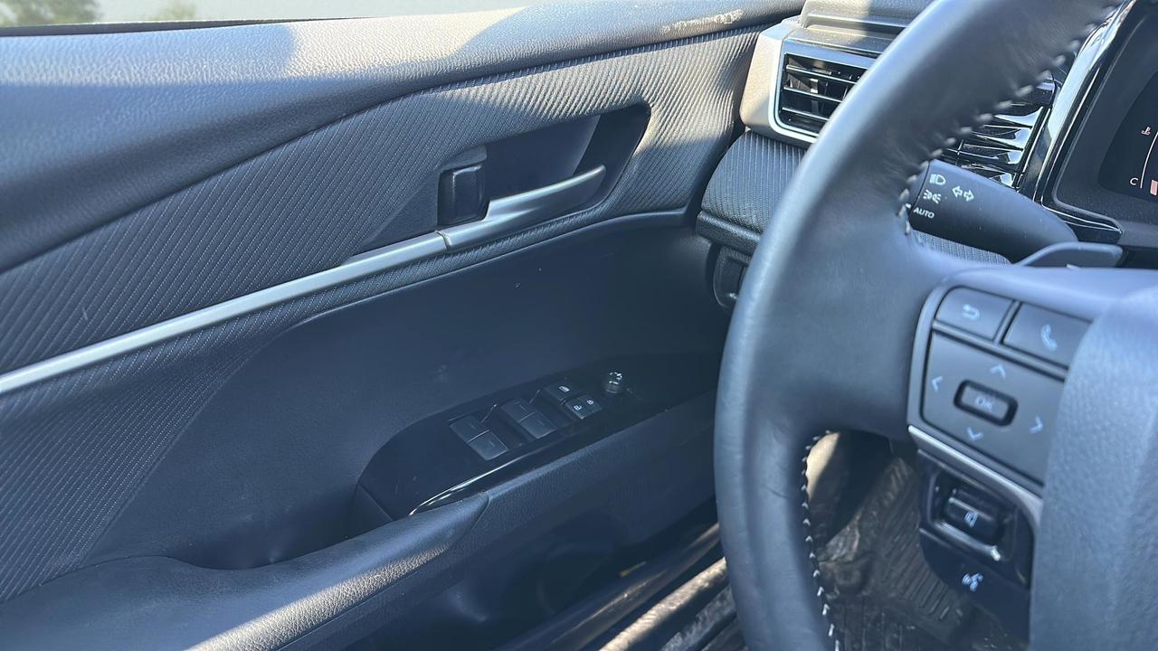 2025 Toyota Camry SE CVT Photo