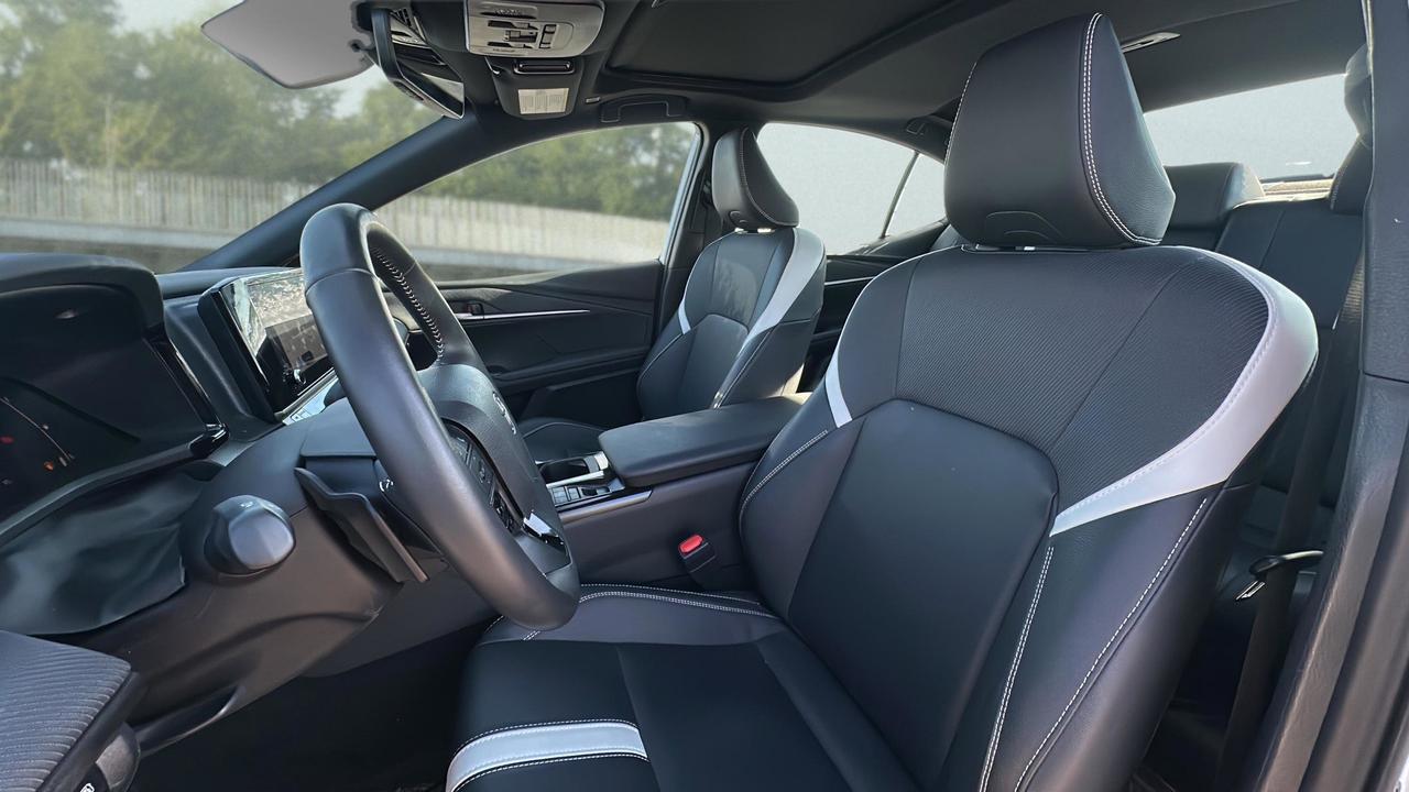 2025 Toyota Camry SE CVT Photo