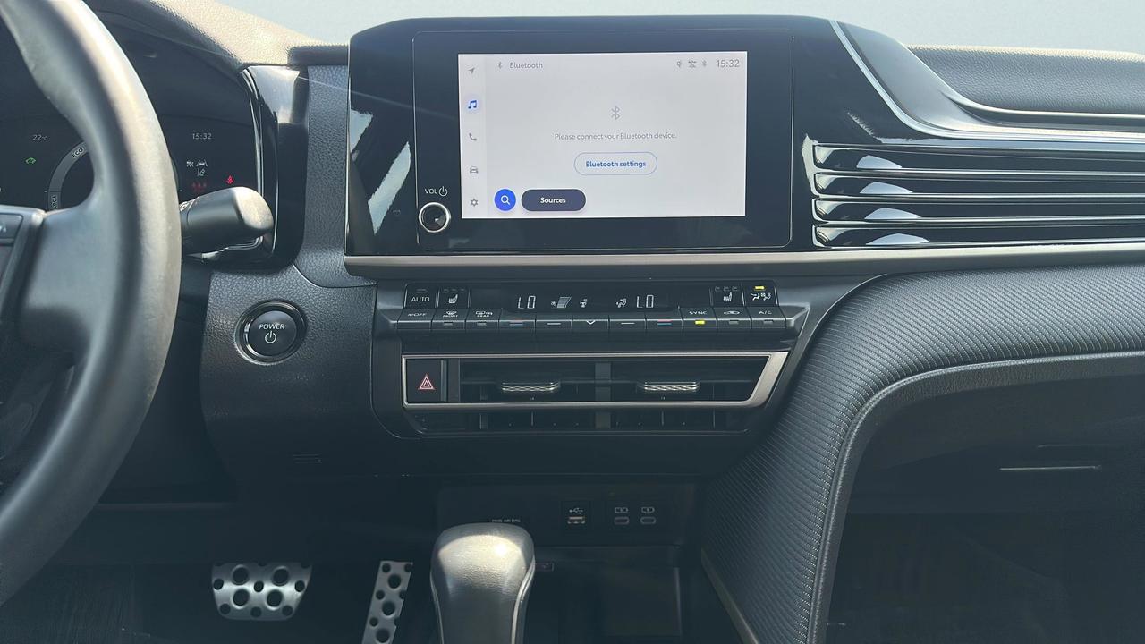 2025 Toyota Camry SE CVT Photo