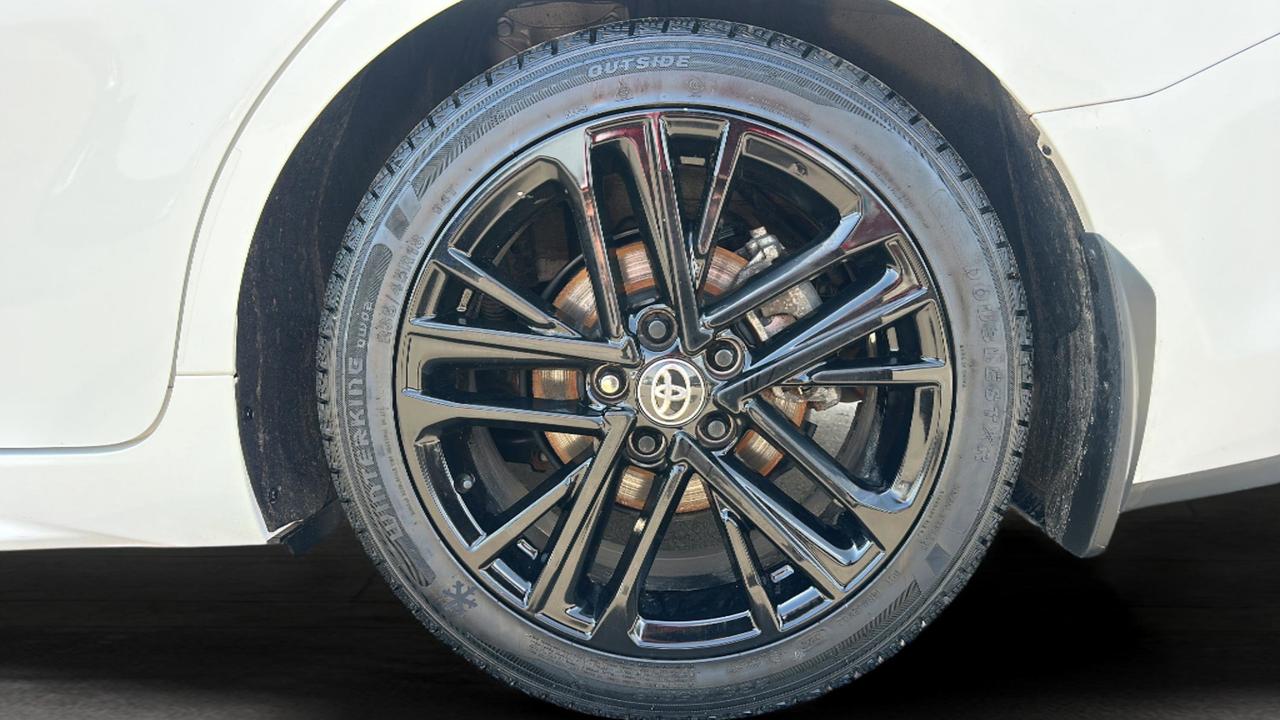 2025 Toyota Camry SE CVT Photo
