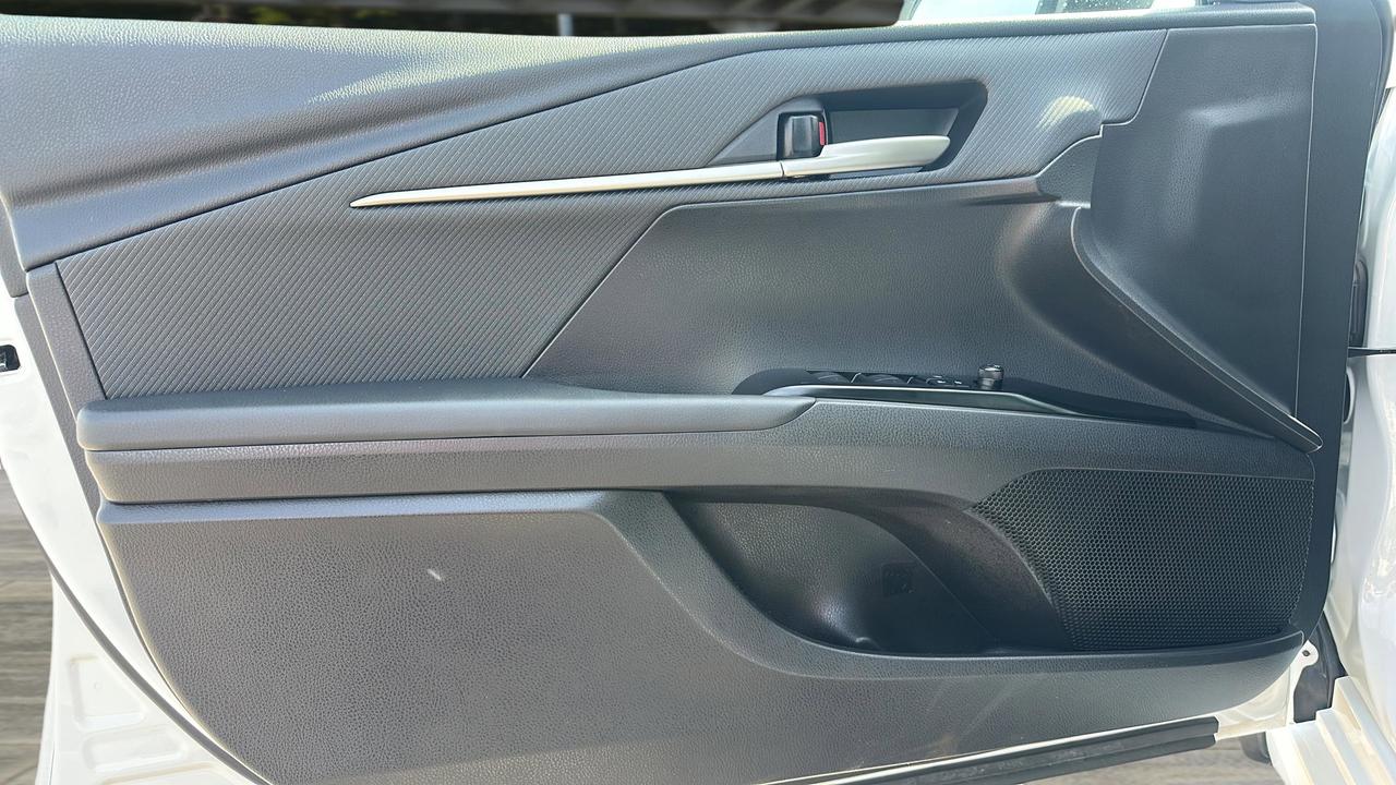 2025 Toyota Camry SE CVT Photo