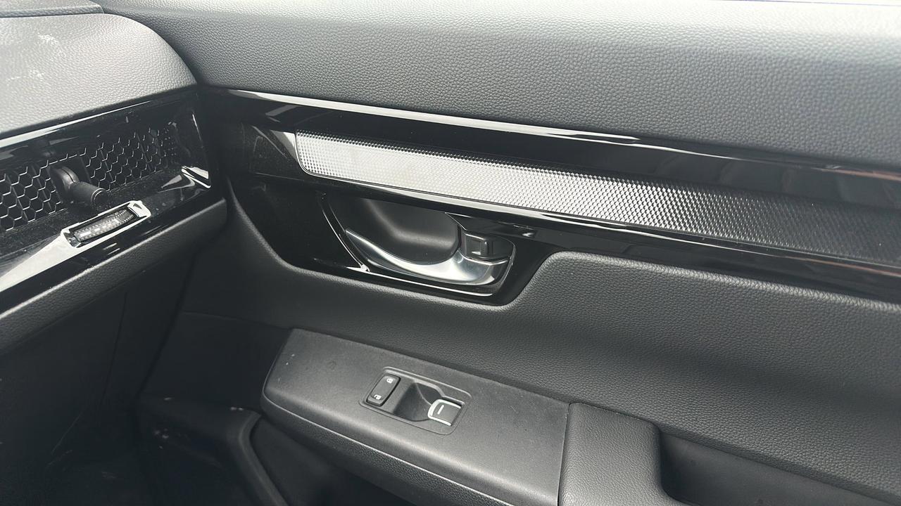 2025 Honda CR-V Hybrid Touring AWD Photo